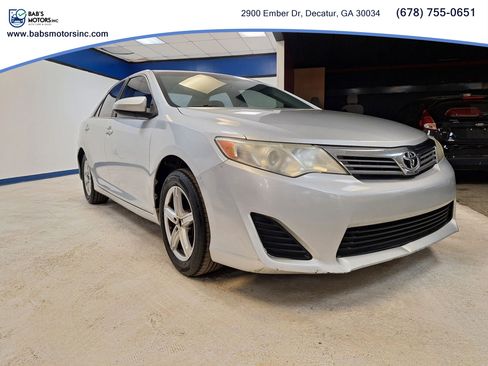 Used 2012 Toyota Camry L image 15