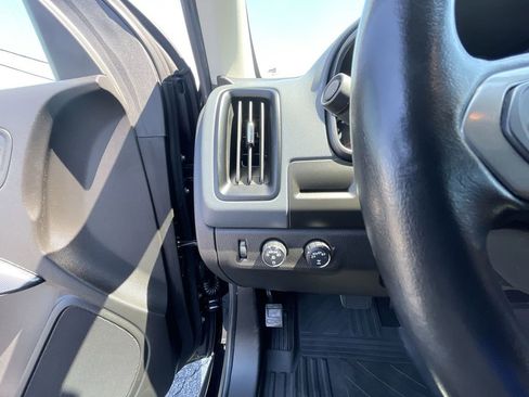Used 2018 Chevrolet Colorado Z71 AWD/4WD image 17