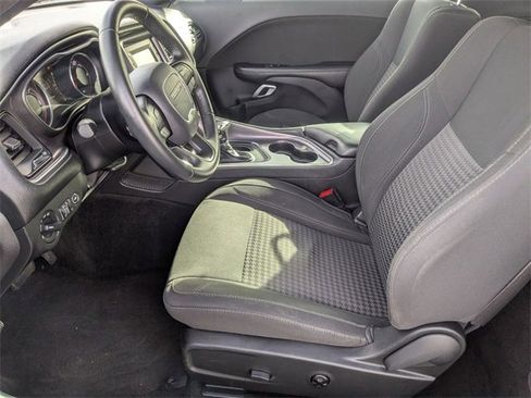 Used 2016 Dodge Challenger SXT image 17