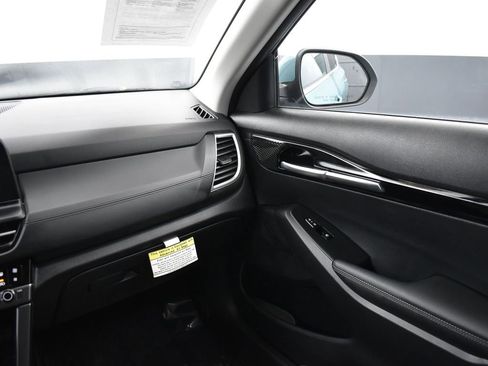 Certified 2025 Kia Seltos EX w/ EX Sunroof Package image 17