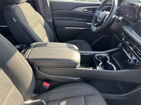 Certified 2025 Chevrolet Traverse LT image 6