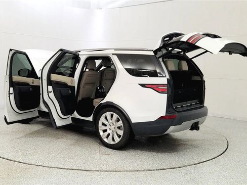 Used 2020 Land Rover Discovery HSE image 11