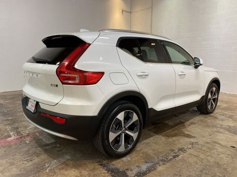 Used 2025 Volvo XC40 B5 Core AWD/4WD image 5