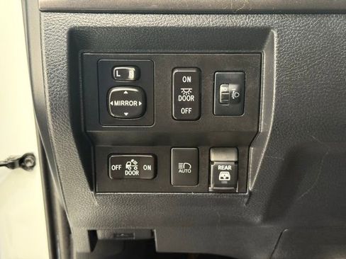 Used 2020 Toyota Tundra SR5 w/ SR5 Upgrade Package image 32