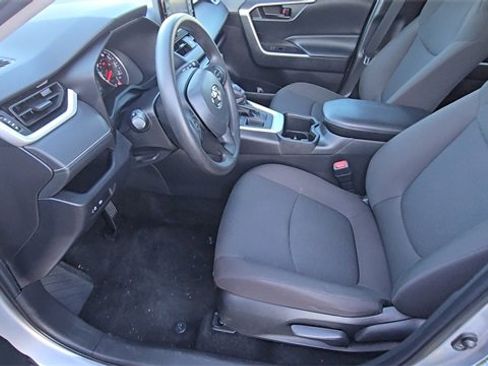 Used 2022 Toyota RAV4 LE image 12