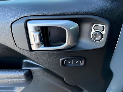 Certified 2024 Jeep Gladiator Mojave image 29