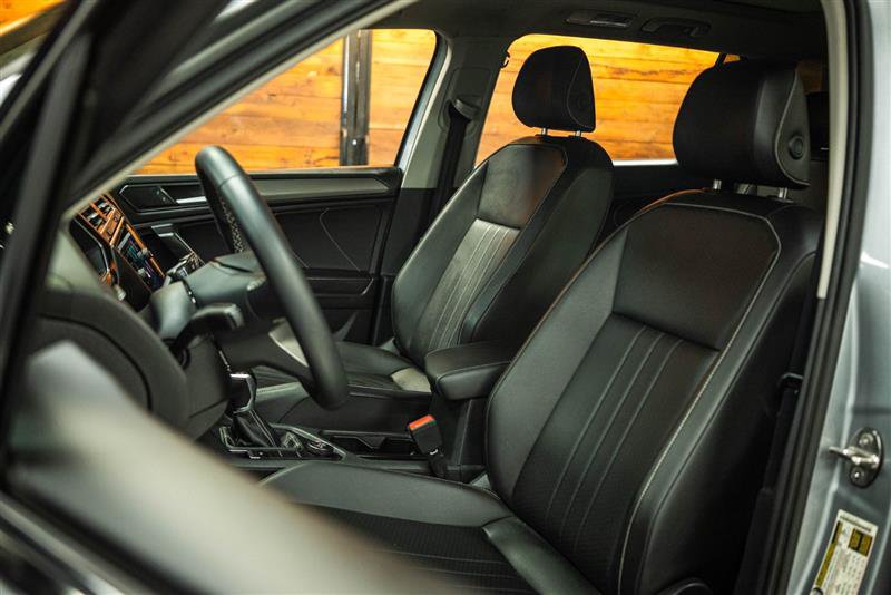 Used 2022 Volkswagen Tiguan SE AWD/4WD image 9