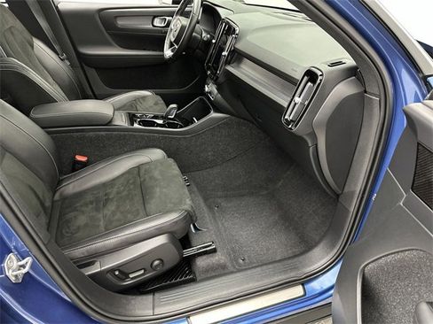 Used 2021 Volvo XC40 T5 R-Design w/ Advanced Package image 25