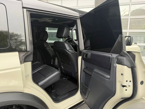 Used 2025 Ford Bronco Badlands image 24
