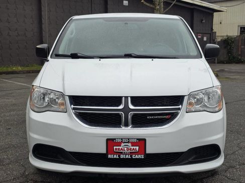 Used 2018 Dodge Grand Caravan SE w/ UConnect Hands-Free Group image 2