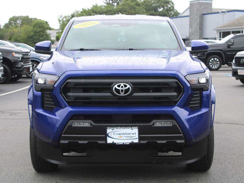 Used 2025 Toyota Tacoma SR5 AWD/4WD image 2
