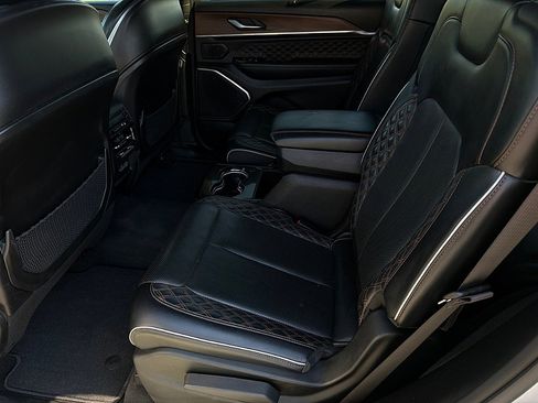 Used 2021 Jeep Grand Cherokee L Summit w/ Advanced Protech Group IV AWD/4WD image 9