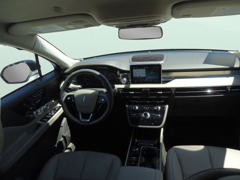 Used 2022 Lincoln Corsair AWD w/ Equipment Group 101A image 10