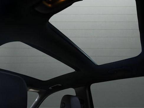 Used 2021 Mercedes-Benz GLB 250 4MATIC w/ Premium Package image 38