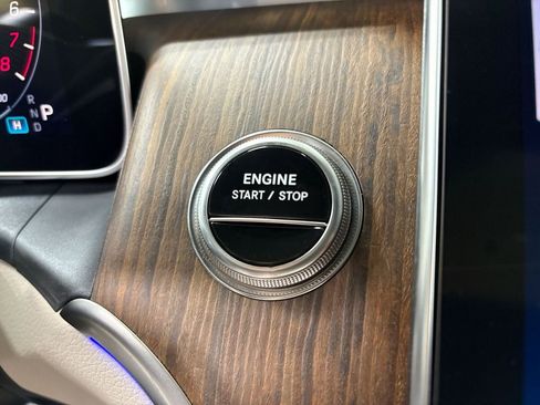 Used 2025 Mercedes-Benz GLC 350e GLC 350e w/ Driver Assistance Package image 16