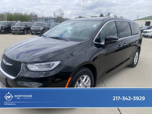 Used 2025 Chrysler Pacifica Select FWD image 1