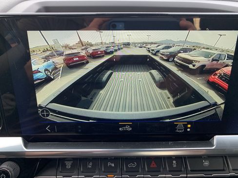 Used 2025 Chevrolet Silverado 2500 LT w/ Safety Package image 27