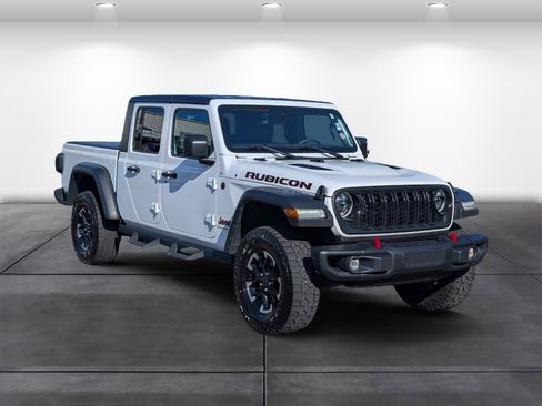 Used 2024 Jeep Gladiator Rubicon w/ Convenience Group AWD/4WD image 2