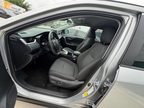 Used 2025 Toyota RAV4 XLE AWD/4WD image 6