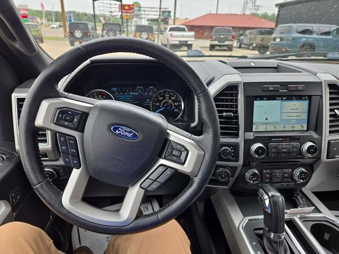 Used 2018 Ford F150 Lariat w/ Equipment Group 502A Luxury AWD/4WD image 10
