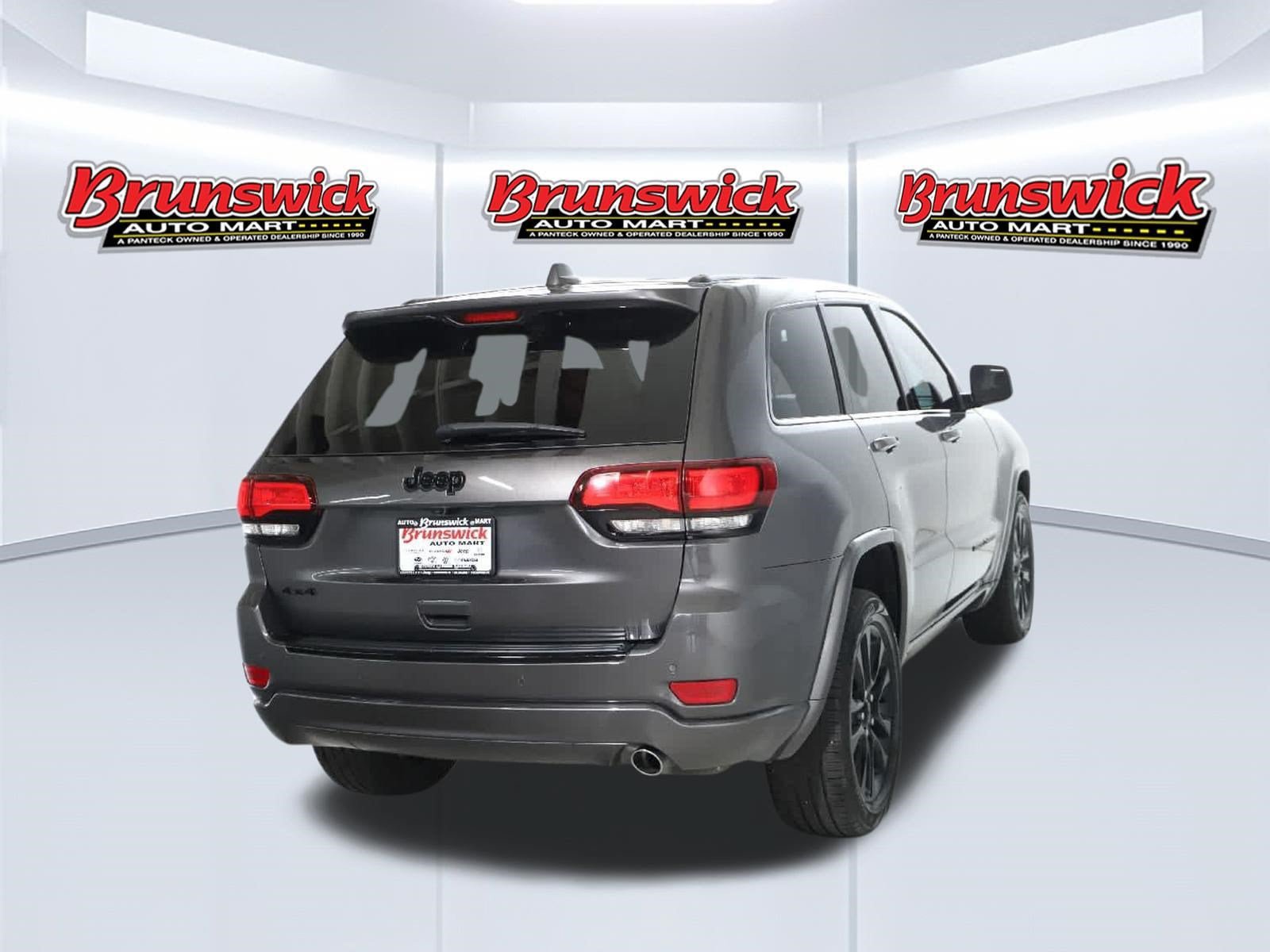Used 2018 Jeep Grand Cherokee Altitude AWD/4WD image 45