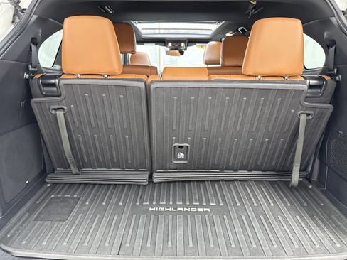 Used 2021 Toyota Highlander Platinum image 29