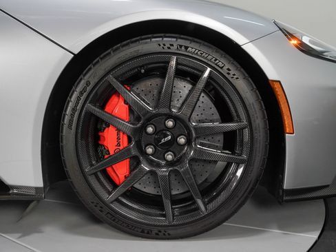 Used 2019 Ford GT RWD image 32