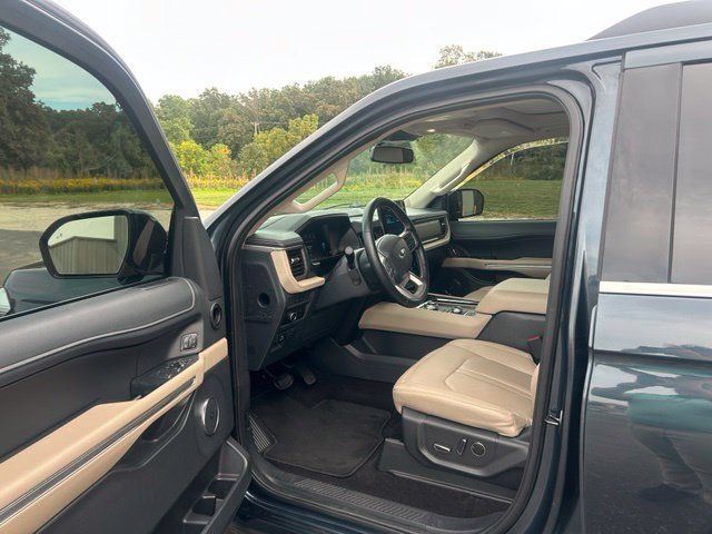 Used 2023 Ford Expedition Limited AWD/4WD image 9