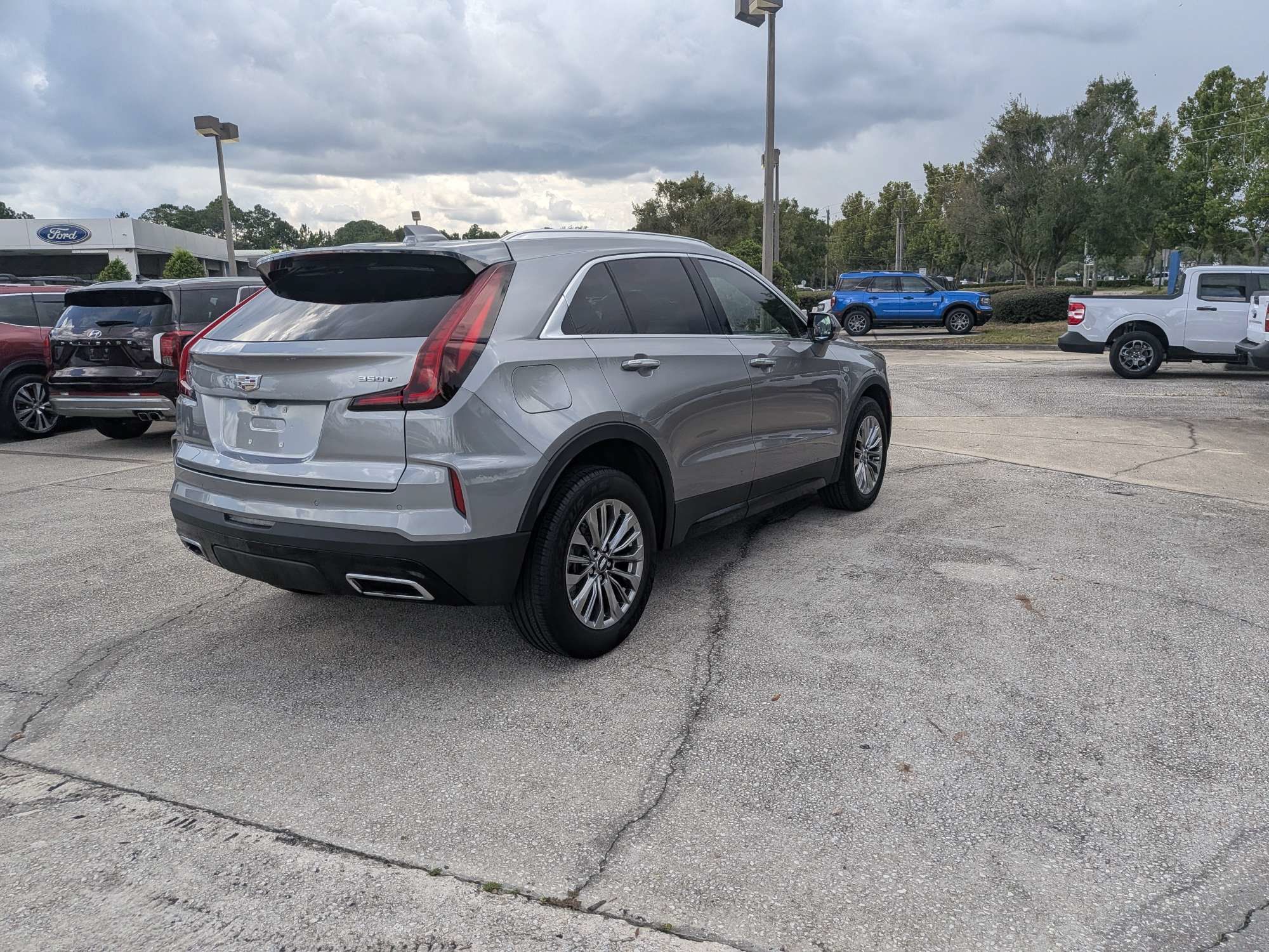 Used 2025 Cadillac XT4 Premium Luxury FWD image 4