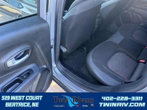 Certified 2023 Jeep Renegade Latitude image 14