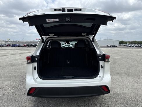 Certified 2021 Toyota Highlander XLE FWD image 21