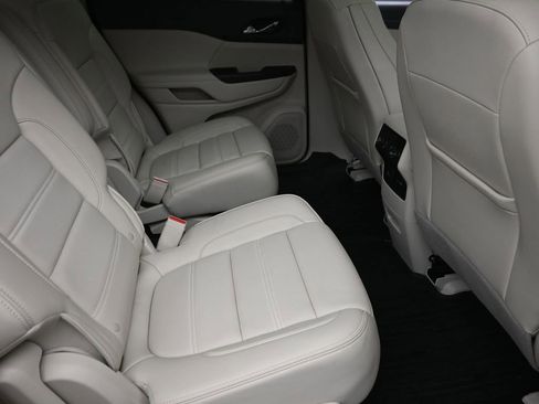 Used 2023 GMC Acadia Denali w/ Denali Ultimate Package image 8