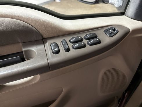 Used 2004 Ford F250 XL image 19