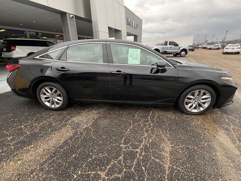 Used 2021 Toyota Avalon XLE w/ Moonroof Package image 11