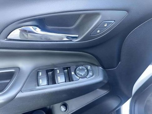 Used 2024 Chevrolet Equinox LT image 5