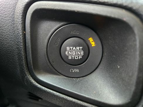 Used 2024 Jeep Gladiator Sport AWD/4WD image 21