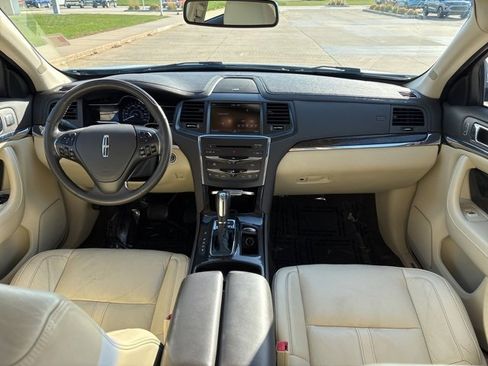 Used 2013 Lincoln MKS AWD image 22