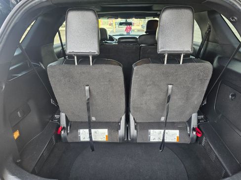 Used 2016 Ford Explorer XLT w/ Equipment Group 202A image 8