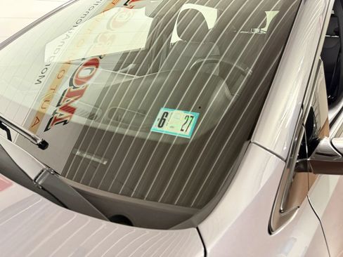 Used 2022 Chevrolet Bolt EUV LT w/ Comfort Package FWD image 10