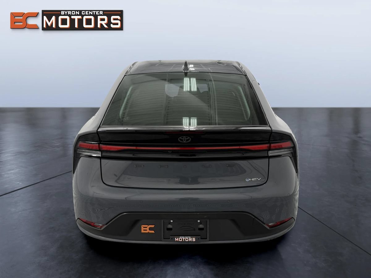Used 2025 Toyota Prius LE FWD image 5
