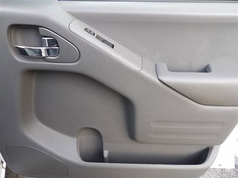 Used 2020 Nissan Frontier S image 15