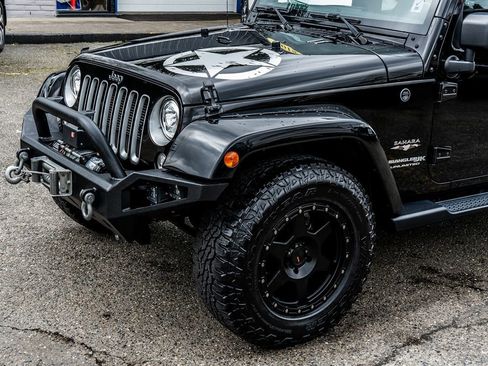 Used 2018 Jeep Wrangler Unlimited Sahara w/ Connectivity Group AWD/4WD image 14