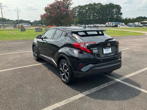 Used 2018 Toyota C-HR XLE FWD image 9