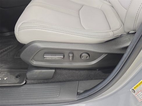 Certified 2025 Honda Pilot Touring image 17