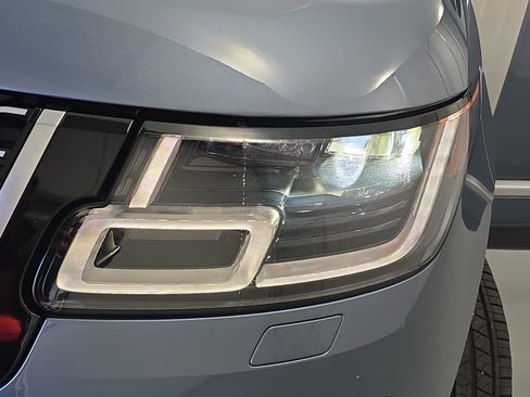 Certified 2021 Land Rover Range Rover P525 Westminster Edition image 32