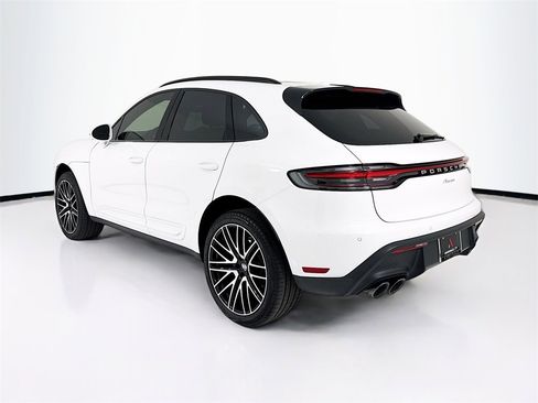 Used 2025 Porsche Macan image 3