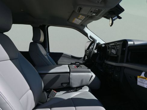 New 2026 Ford F550 4x4 Supercab Super Duty image 23