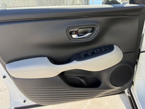 Used 2025 Honda HR-V LX image 13