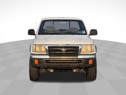 Used 2000 Toyota Tacoma PreRunner RWD image 2