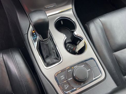 Used 2020 Jeep Grand Cherokee Limited image 21